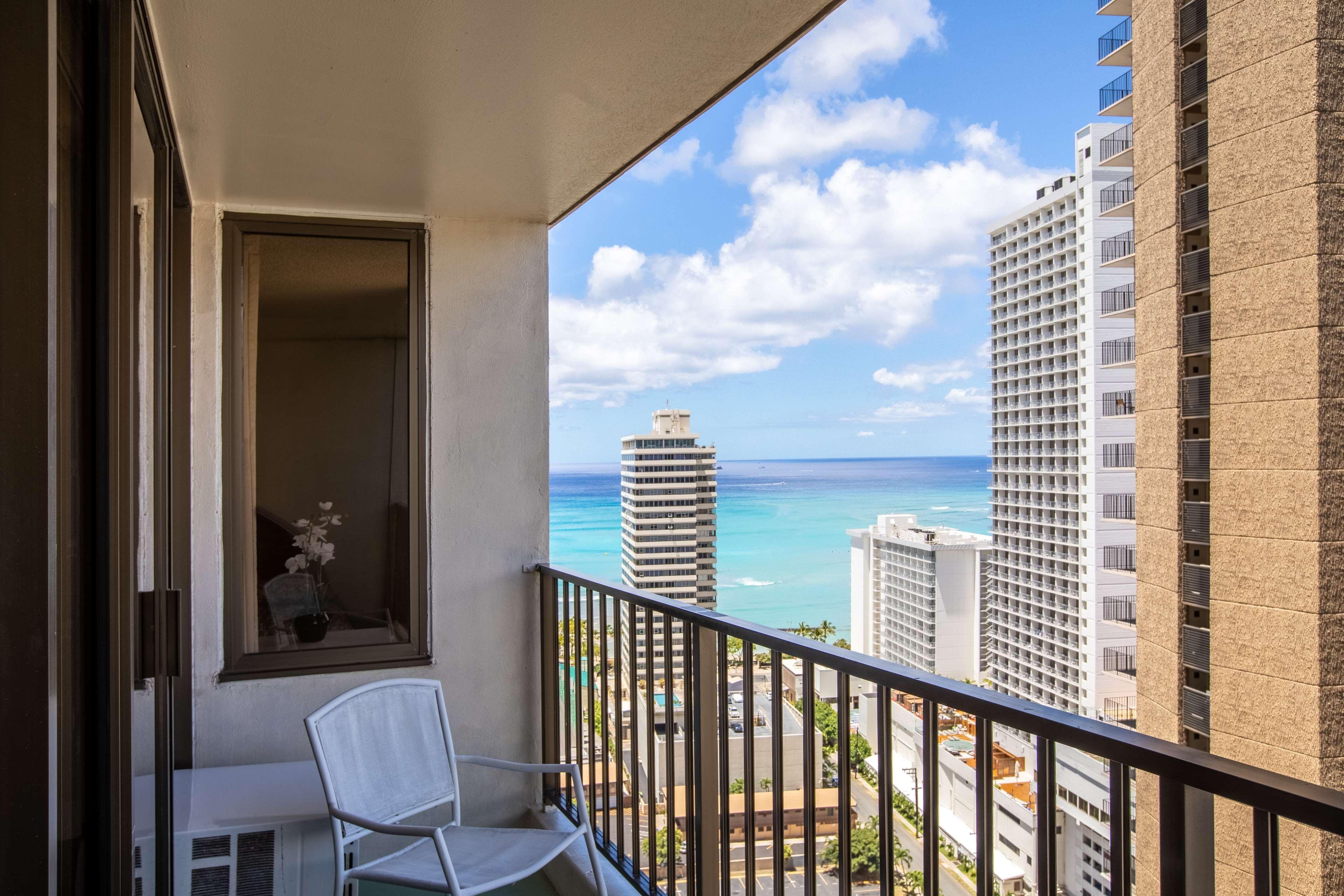 Aston At The Waikiki Banyan Aparthotel Honolulu Exterior photo