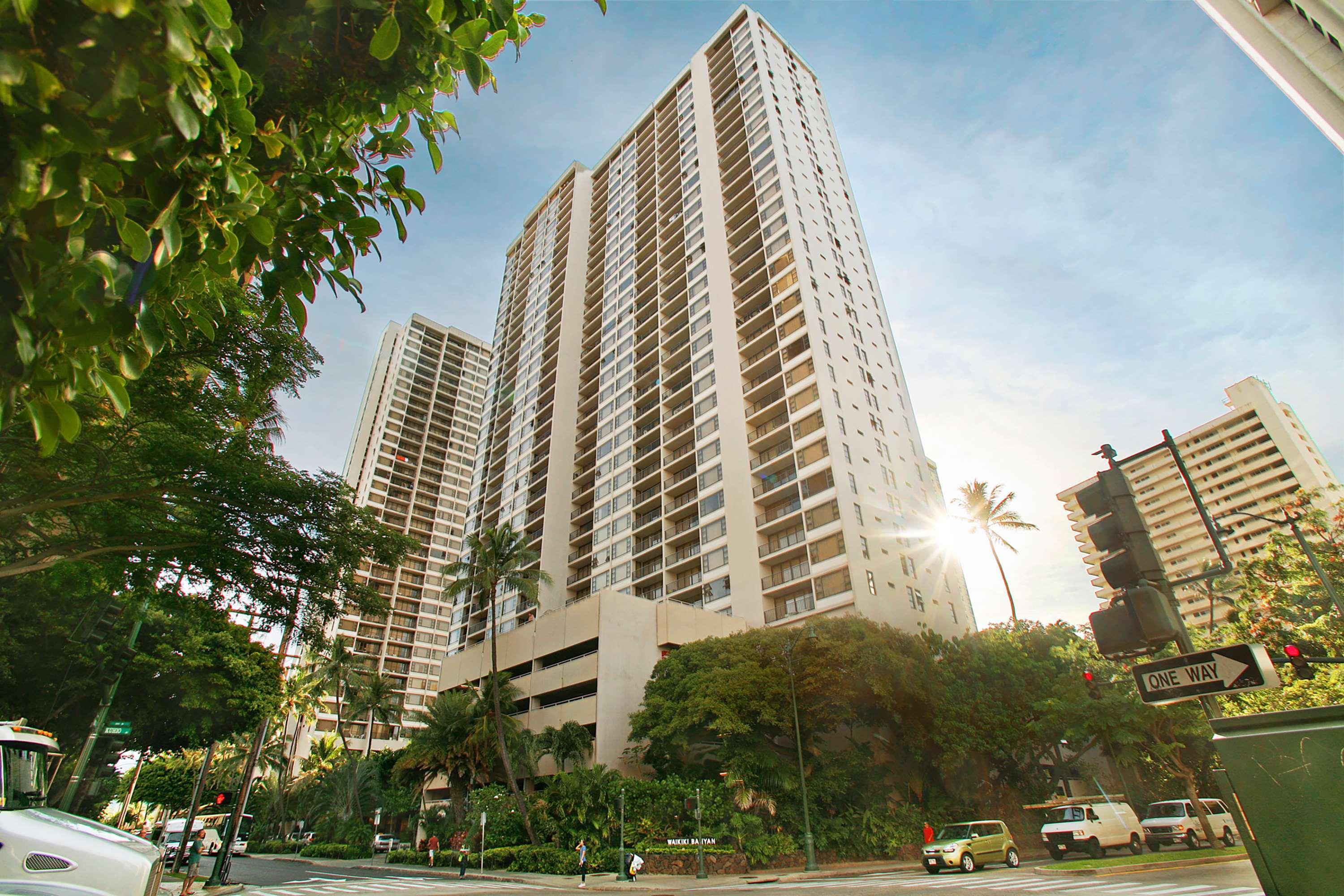 Aston At The Waikiki Banyan Aparthotel Honolulu Exterior photo